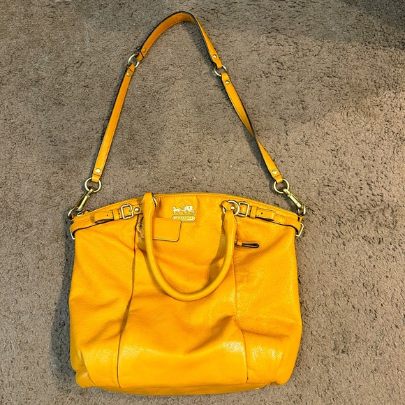 Original Coach bag. Used en perfect condition.mustard color, very attractive. - Picture 1 of 9